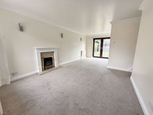 Lounge / Dining Room Overview- click for photo gallery